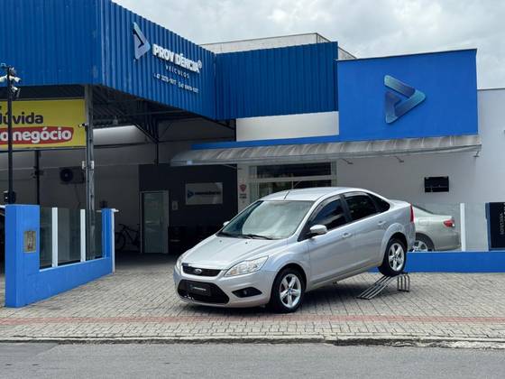 FORD FOCUS 2.0 GHIA SEDAN 16V FLEX 4P MANUAL